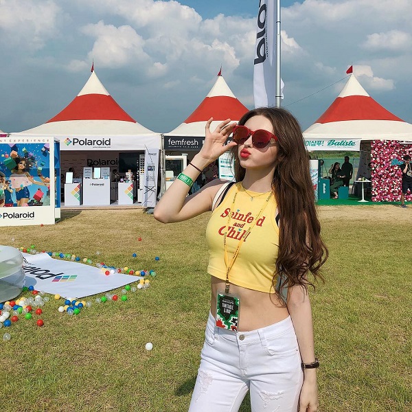 Vẻ đẹp búp bê của hot girl Uzbekistan 21 tuổi sống tại Hàn