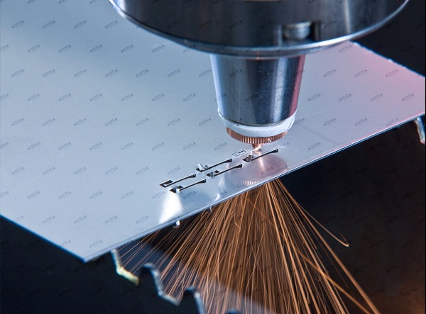 Máy cắt laser là gì? Ưu điểm và nhược điểm của máy cắt laser?